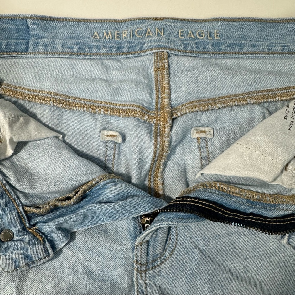 American Eagle Jeans Light Blue Wash Destroyed Distressed 95% Cotton Women's Sz6 - Picture 4 of 11